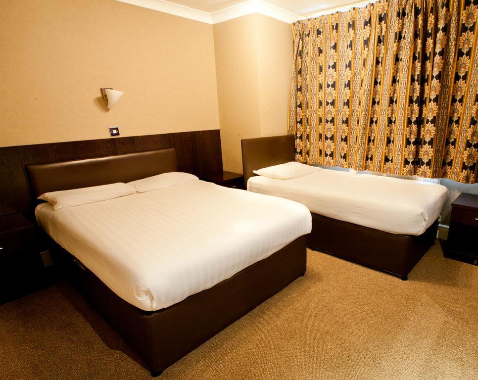 Rossmore Hotel Илфорд Екстериор снимка
