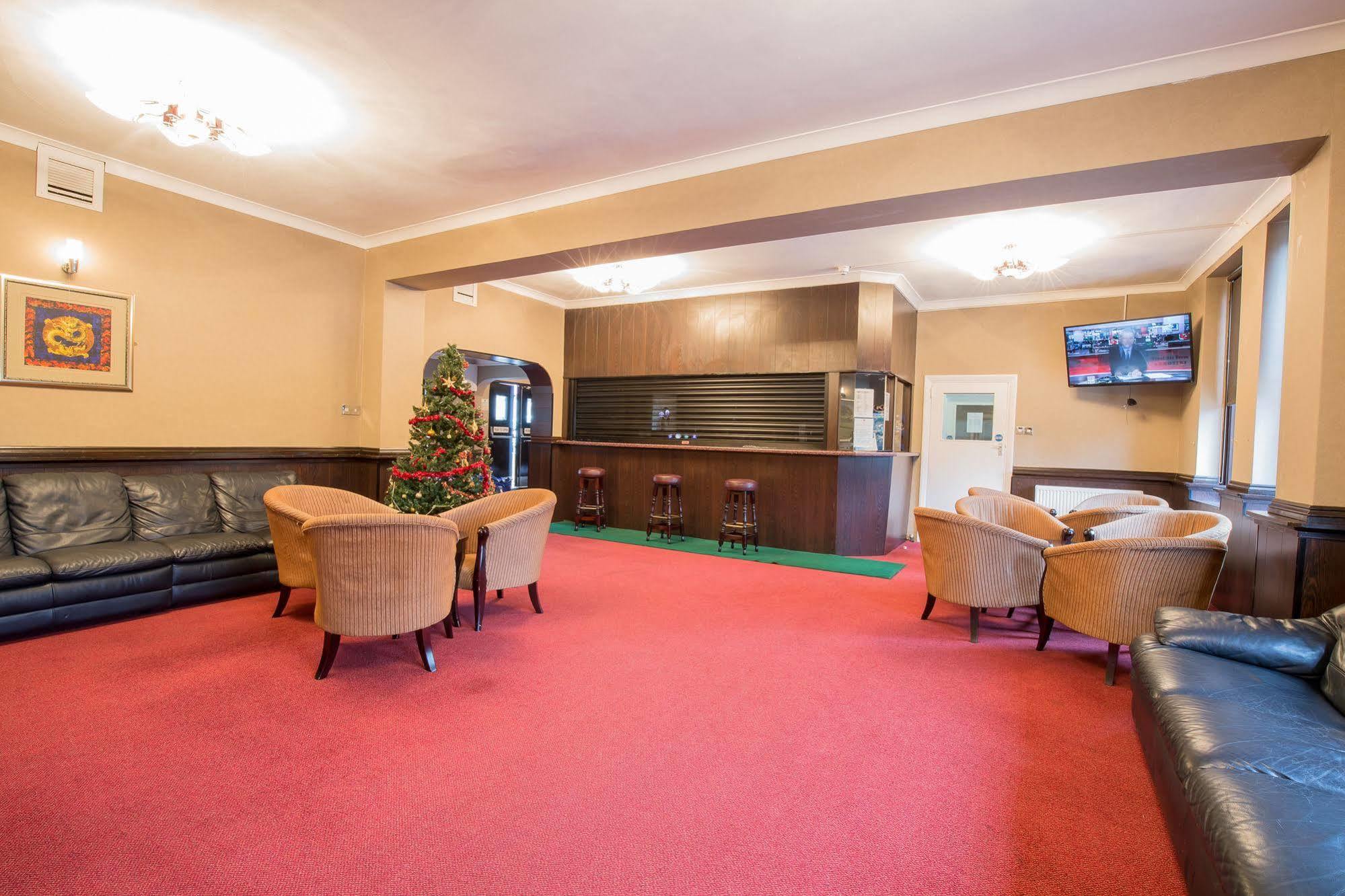 Rossmore Hotel Илфорд Екстериор снимка